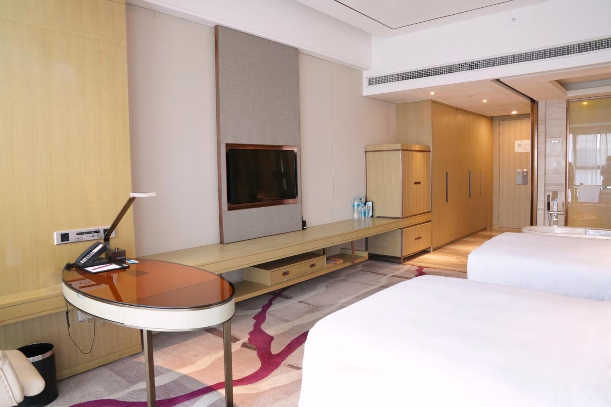 Crowne Plaza Yibin By Ihg Hotel Exterior photo